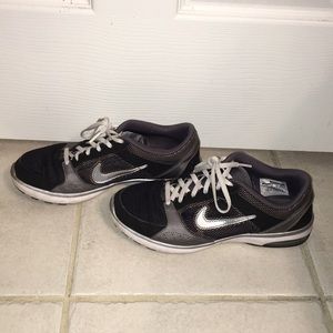 Nike AirMax Tennis shoes.